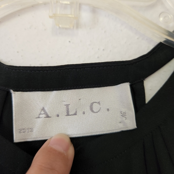 A.L.C./ Black Silk Moran Keyhole Sleeveless Top - Picture 3 of 9